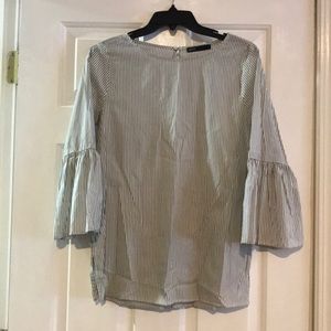 💙💙💙 Ruffle sleeve blouse